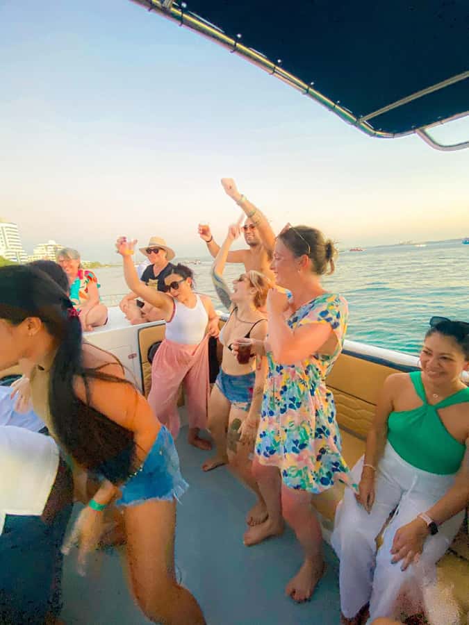 Cartagena: Sunset in boat in the bay with music and liquor - The Sports Boat + Open Bar Setup: The Practical Reality