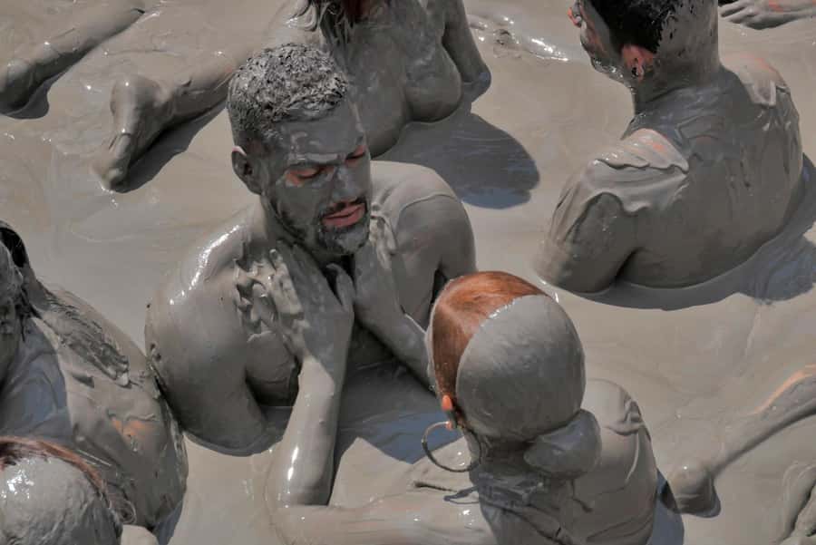 Cartagena: Totumo Mud Volcano Experience - Floating in the mud: what happens inside Totumo