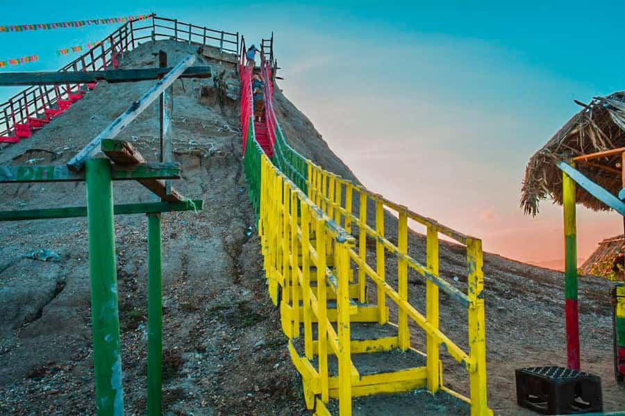 Cartagena: Totumo Mud Volcano with Bilingual Guide - Inside the volcano: what that 10–15 minutes really feels like