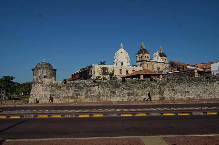 Cartagena: Walled City and Getsemani Shared Walking Tour - Meeting up: Plaza de Santo Domingo and that black umbrella