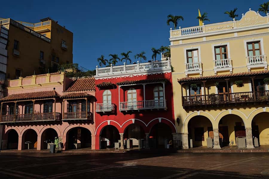 Cartagena: Walled City and Getsemani Shared Walking Tour - Las Bóvedas and the plaza rhythm: history you can picture
