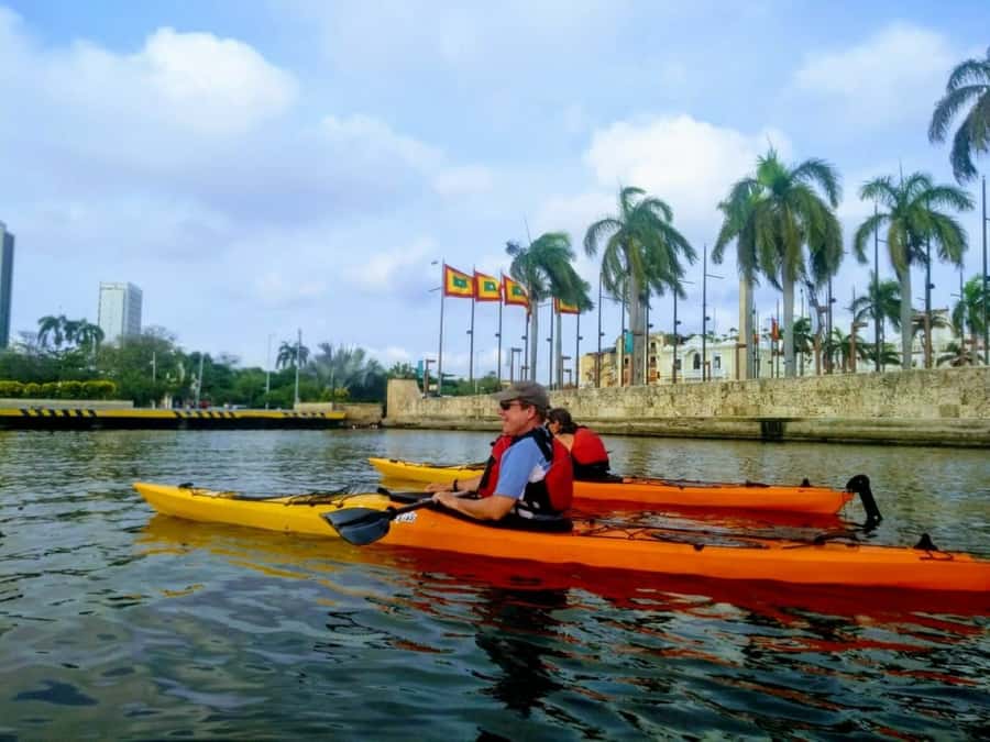 Cartagena: Walled City Kayak Tour - Paddling the city walls story: Camellón de los Mártires to Román bridge