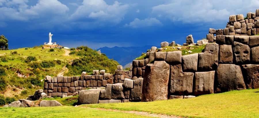 City Tour Cusco Qoricancha Sacsayhuaman y Tambomachay - Meeting at Plaza de Armas: The Easy Start (and the Altitude Reality)