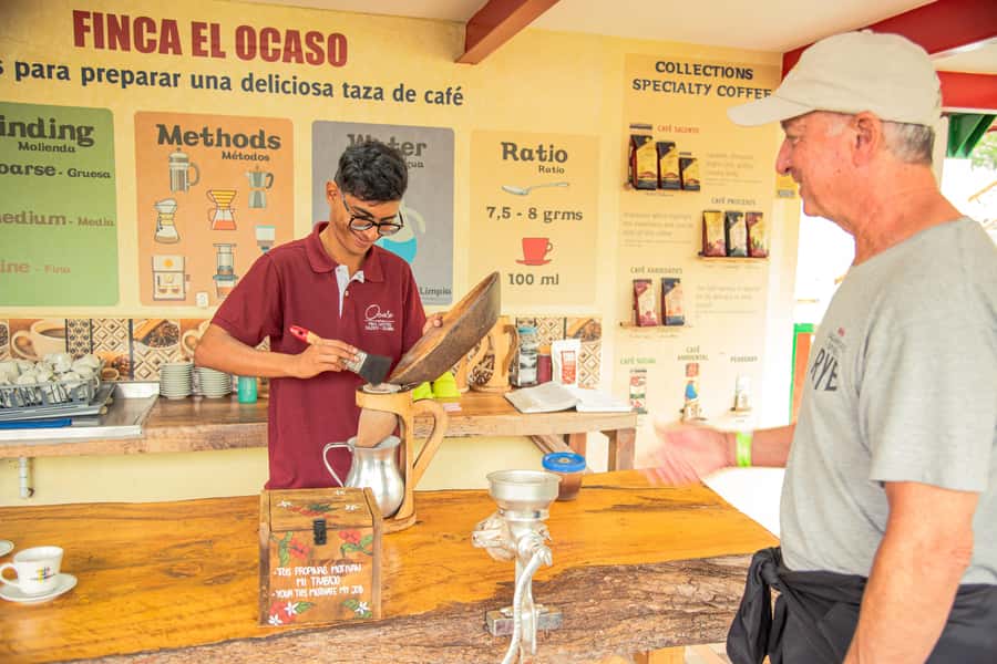 Coffee Tour at Finca El Ocaso Salento: Traditional Spanish Farm - Sustainability, fauna, and flora: the part coffee lovers tend to forget