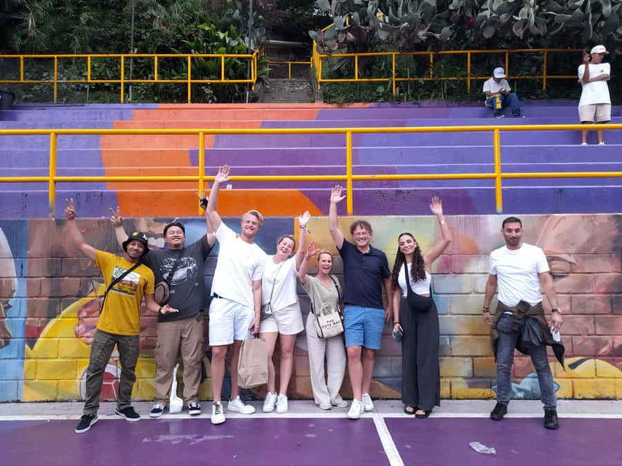 Comuna 13: Graffiti tour & Street Food/drink with telesferic - Key highlights to know before you go