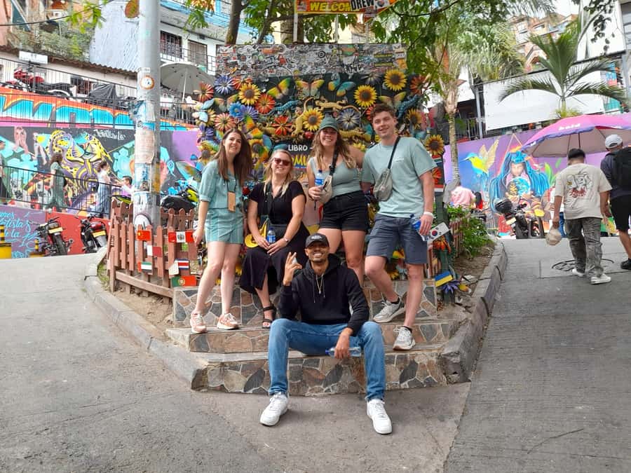 Comuna 13: Graffiti tour & Street Food/drink with telesferic - Metro and public bus time: why this tour feels like Medellín, not a theme park