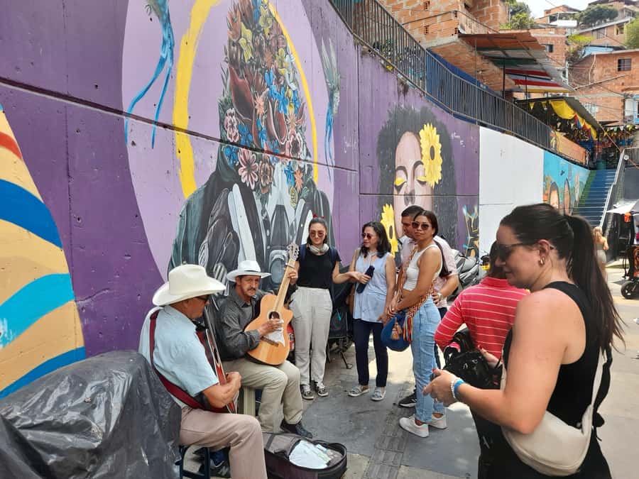 Comuna 13: Graffiti tour & Street Food/drink with telesferic - Price and value: $22 isn’t just for a walk