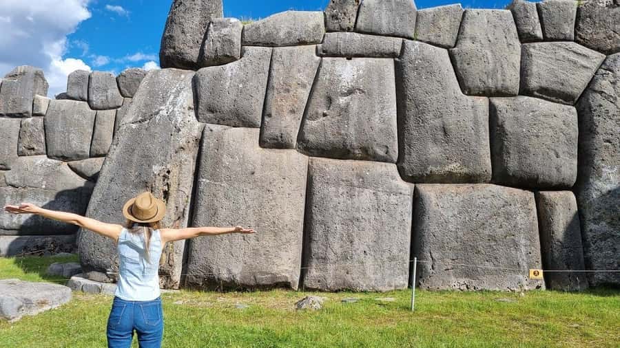 Cusco: Half-Day City Tour with Sacsayhuaman and Q'enco - Qenco: ceremonial terraces and an astronomy clue