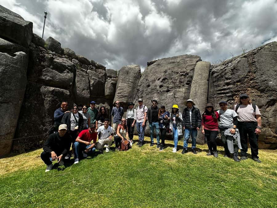 Cusco: Half-Day City Tour with Sacsayhuaman and Q'enco - Meeting at Cusco Main Square: finding your guide without stress