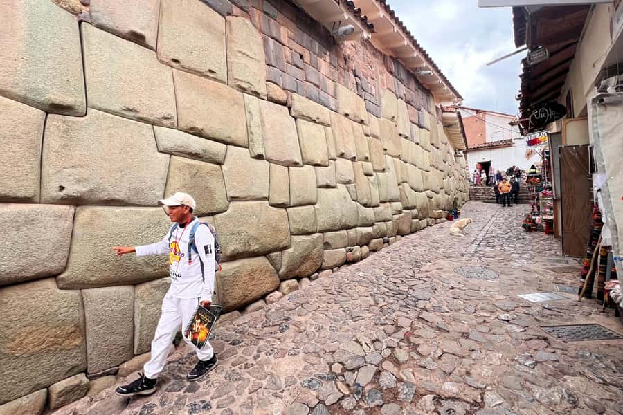 Cusco: Historic Walking Tour with Pisco Sour and Music Show - Qoricancha and the Sun Temple: Why the Stone Feels Personal