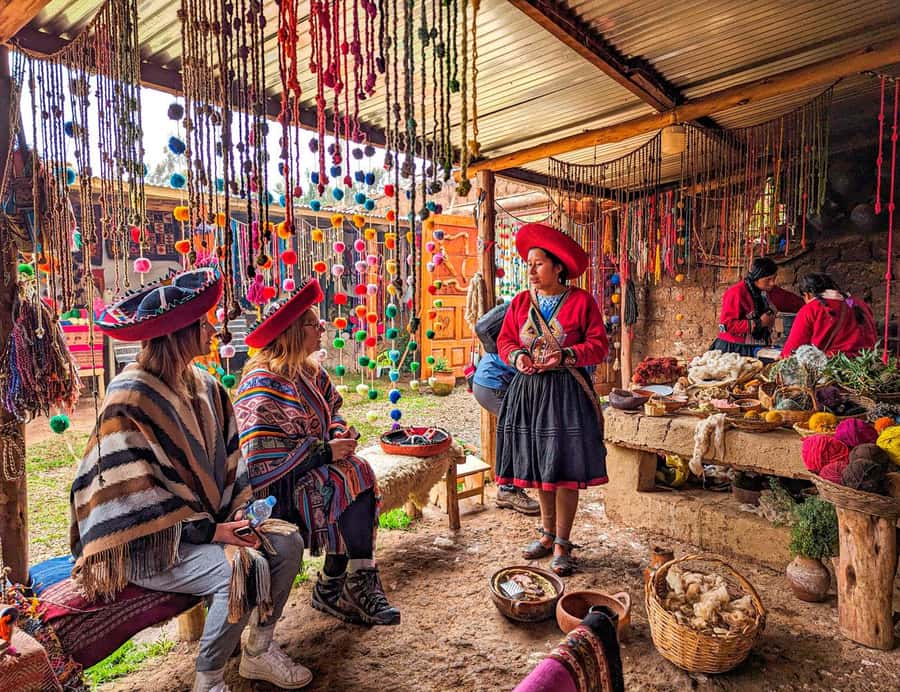 Cusco:Chinchero,Moray & Salt Mines drop-off in Ollantaytambo - Chinchero Textiles: Inca-Style Weaving and What to Look For