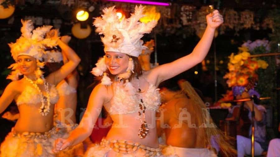 Dinner Show in Bali Hai with Wine refill and transportation - Key things I think you’ll care about