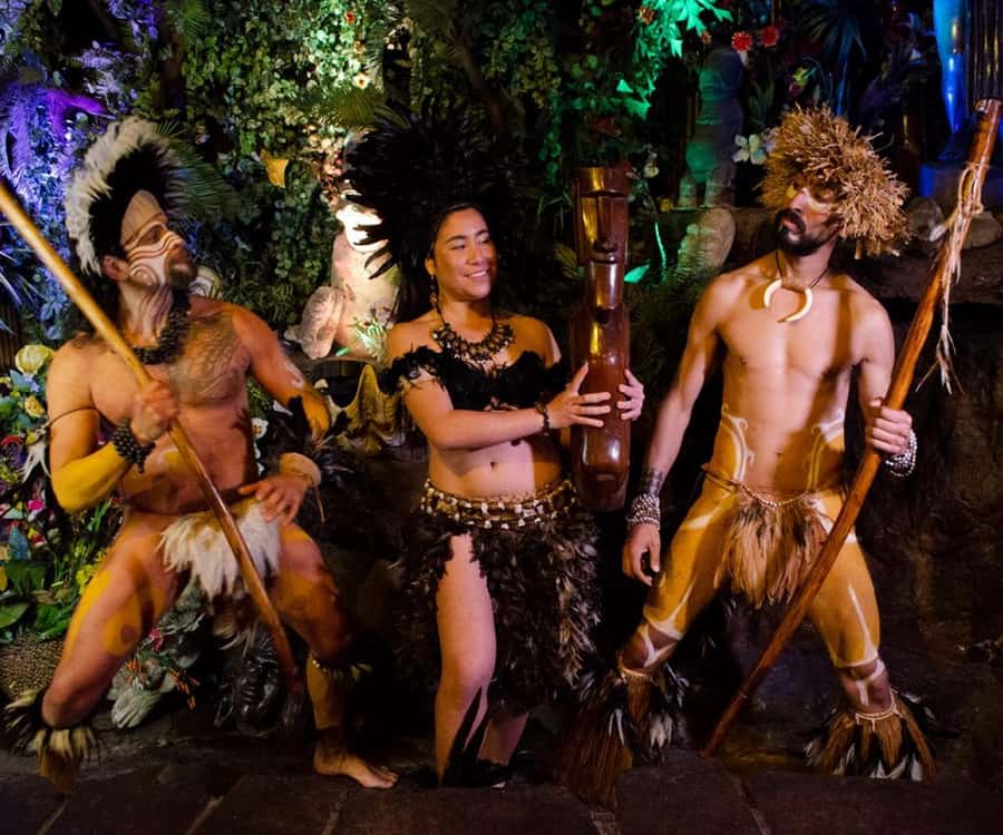 Dinner Show in Bali Hai with Wine refill and transportation - Why Bali Hai feels like a themed night in Santiago