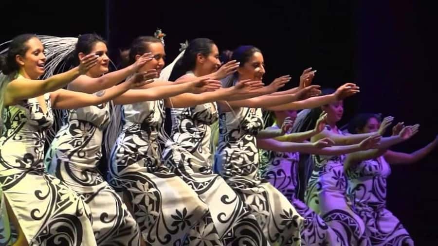 Dinner Show in Bali Hai with Wine refill and transportation - Dinner and wine refill: what’s included (and what’s not)