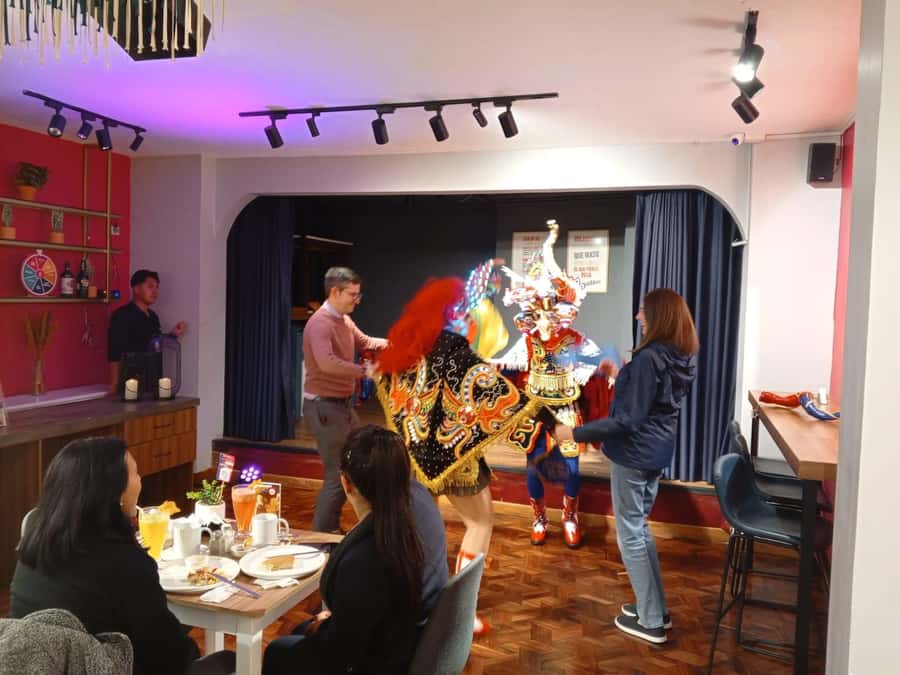 Evening Foodie Tour of La Paz - La Paz at 18:25: finding San Francisco Square without stress