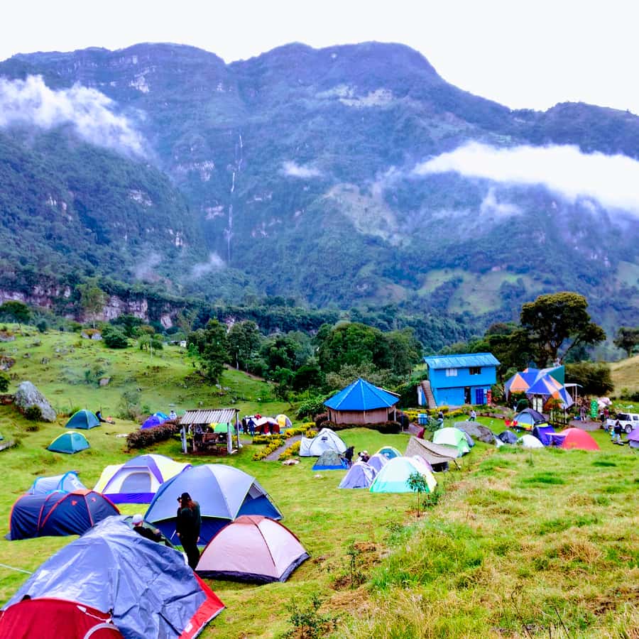 From Bogota: La Chorrera Waterfall Guided Hike - Bogotá to Choachí: the day starts with an elevation shift
