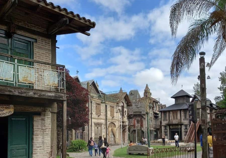 From Buenos Aires: Magical and Mysterious Campanopolis Tour - Guides and Languages: How English Works Here