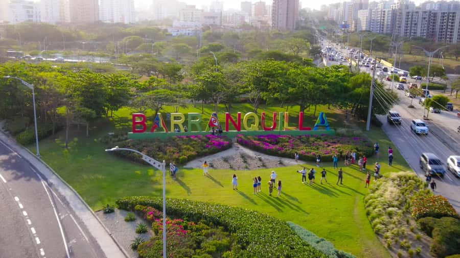 From Cartagena: Barranquilla & Santa Marta Guided City Tour - Lunch with 5 choices: how to use the included meal well