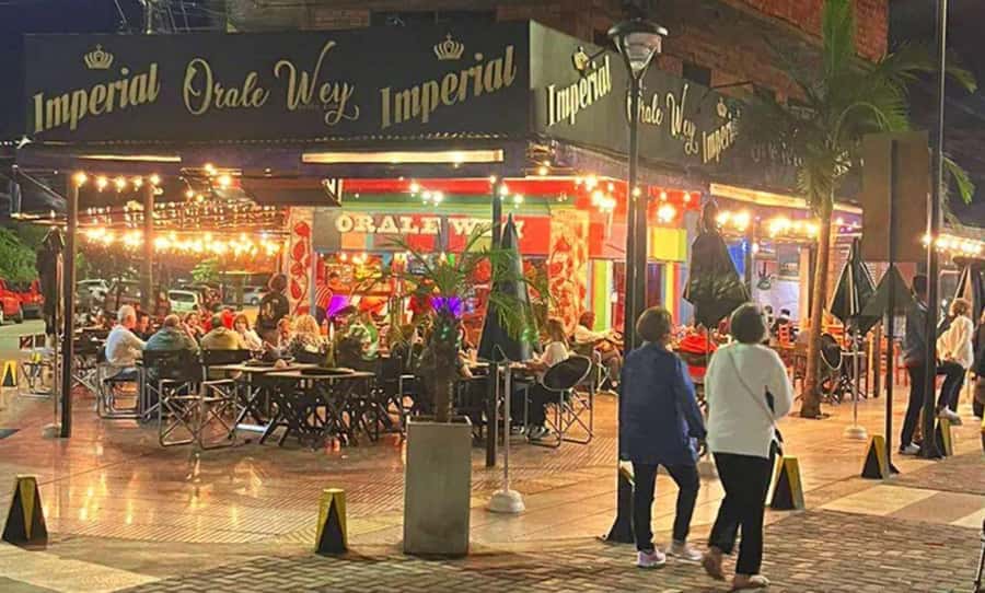 From Foz do Iguaçu: Puerto Iguazu Night Tour - The big idea: a Puerto Iguazú night focused on taste and shopping