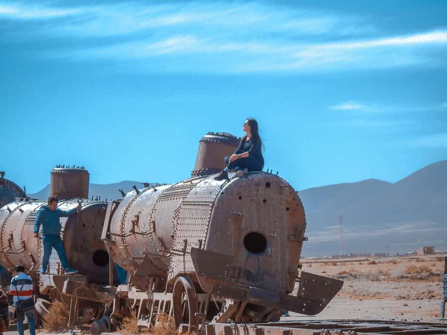 From La Paz: Uyuni Salt Flat Tour & Overnight Roundtrip Bus - Crossing the Salar de Uyuni: why these stops matter for photos
