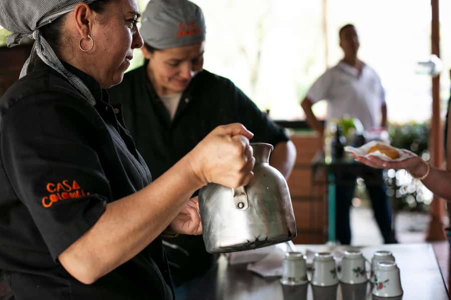 From Medellin: Guatape El Peñol with boat + gastronomic tour - Guide and Group Feel: What to Expect From the Day’s Hosting