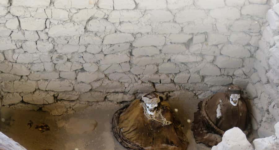 From Nazca: Chauchilla Cemetery Tour and Artisans Workshop - Chauchilla Cemetery: walking among tombs and preserved mummies