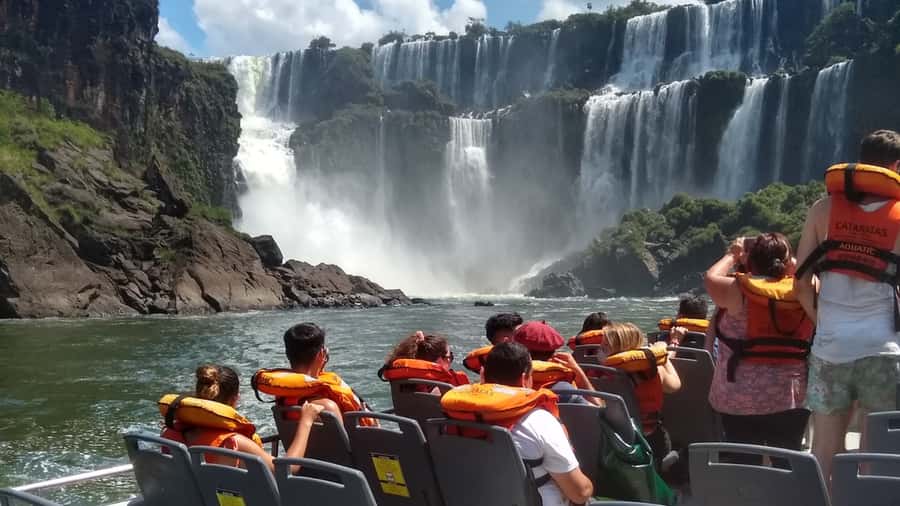 From Puerto Iguazu: Argentinian Iguazu Falls with Boat Ride - From Puerto Iguazú to the Argentina Falls: the day starts efficiently