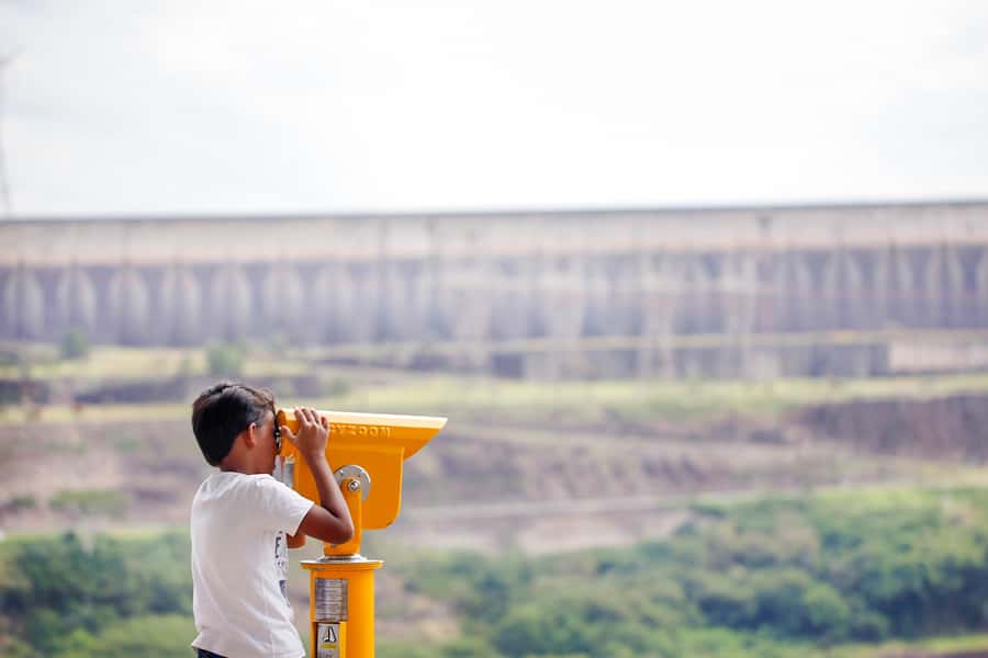 From Puerto Iguazu: Itaipu Dam Tour with Entrance Ticket - Spillway edges and crossing from Brazil to Paraguay