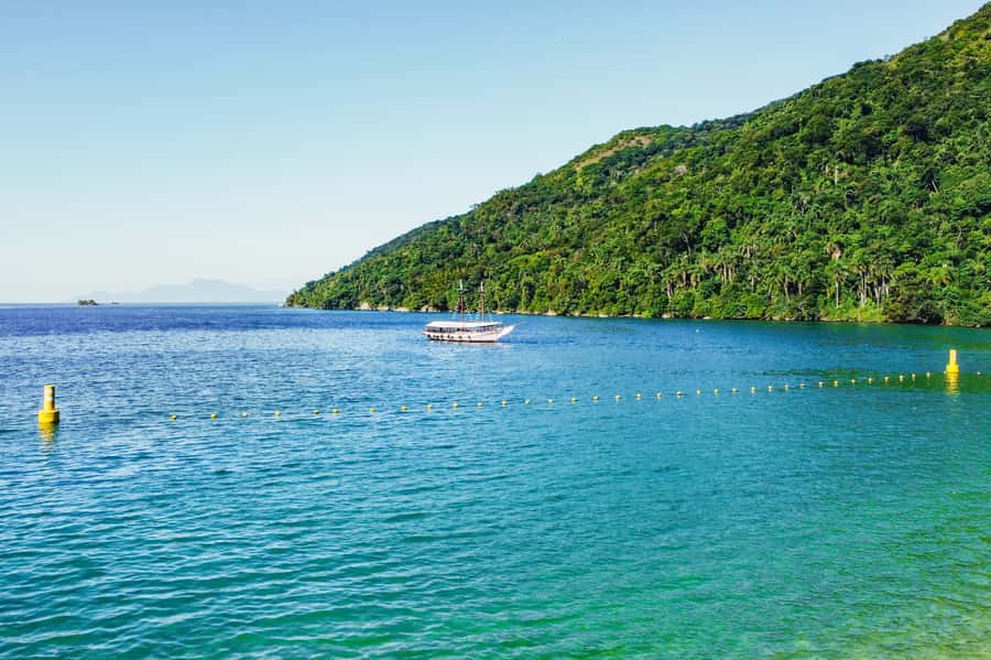 From Rio de Janeiro: Angra dos Reis Boat Trip with Lunch - The buffet lunch in a fishermen’s village: what to expect