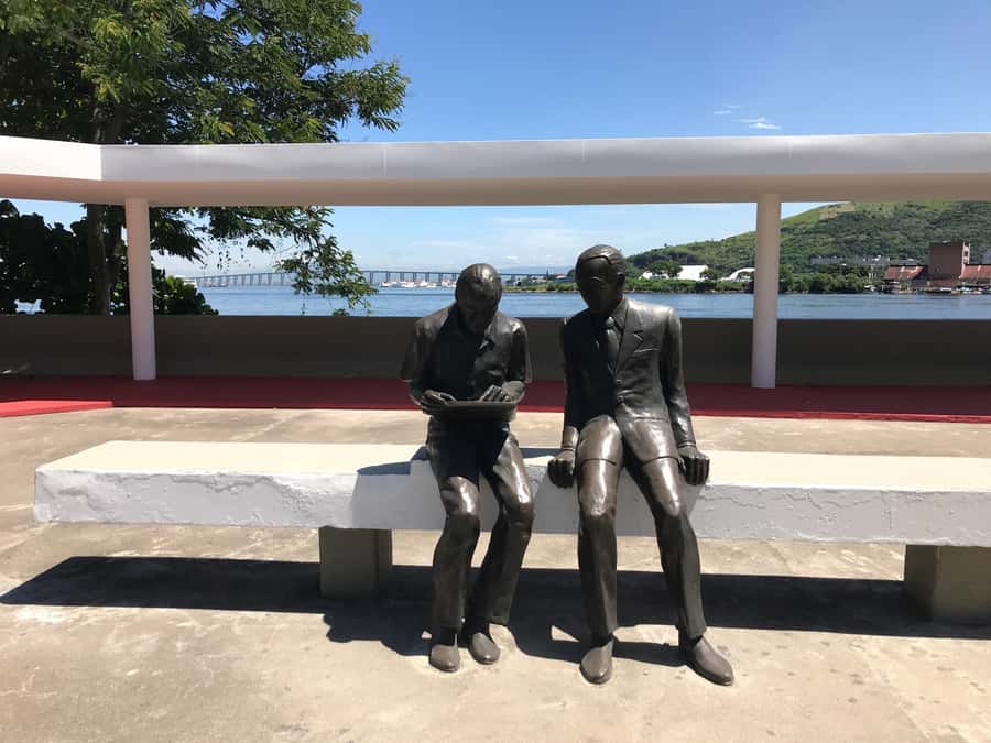 From Rio de Janeiro: Niterói Day Trip - Juscelino Kubitschek Square: quick orientation, not a long detour