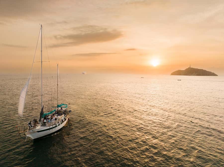From Santa Marta: Sunset Sailboat Tour with 2 Beverages - First Things First: Where You Meet and How You Get On the Boat