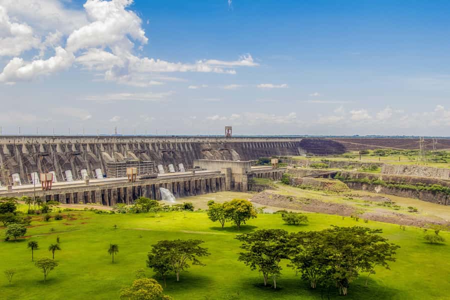 Itaipu Dam Tour with Admission Ticket from Foz do Iguaçu - Outside the reservoir: panoramic bus stops that actually teach you the dam