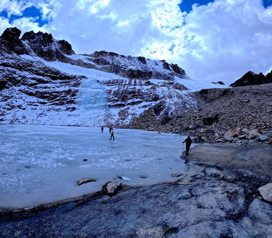 La Paz: Charquini Mountain Guided Hike - The main event: the hike from about 4,600m to the lagoon