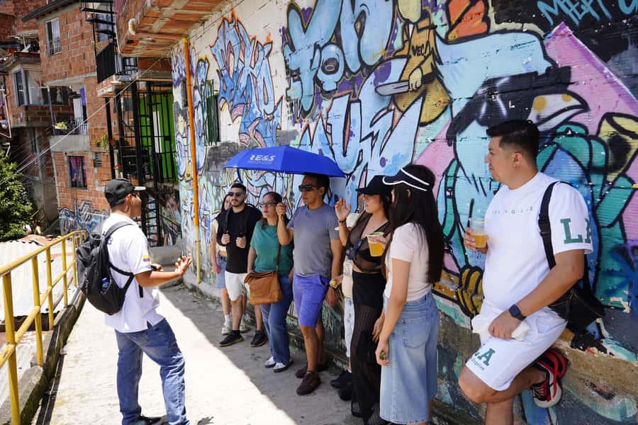 Medellín: Comuna 13 and Graffiti Guided Tour with a Local - Walking through lesser-known alleys without feeling lost