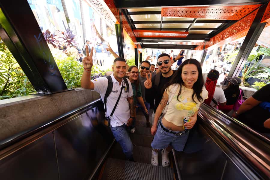Medellín: Comuna 13 and Graffiti Guided Tour with a Local - What to bring (and what to skip) so the 3 hours feel good