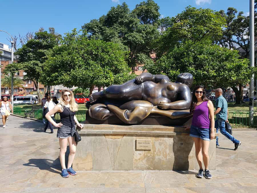 Medellín: Comuna 13, Cable Cars and Botero Statues Tour - El Centro and Plaza Botero: 23 Sculptures Plus 1600s Churches