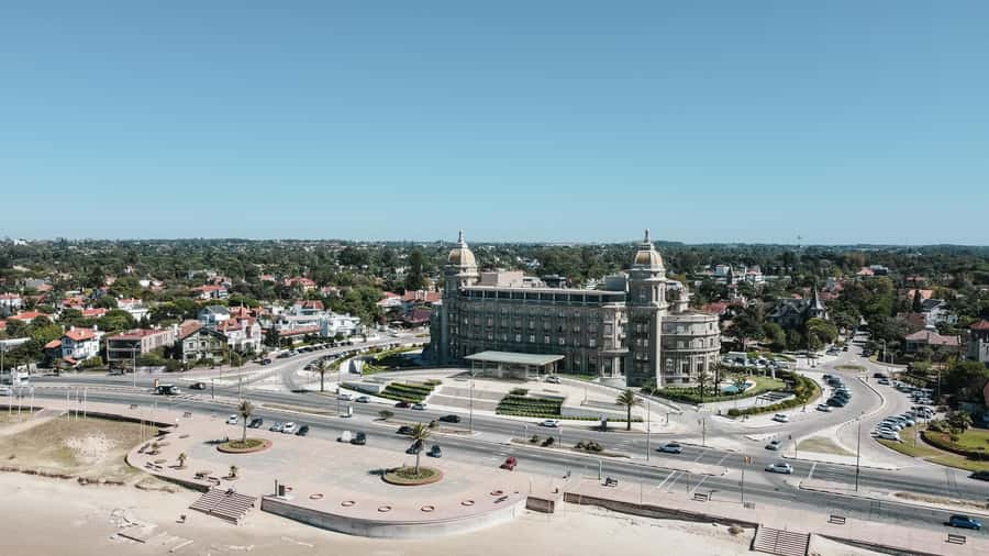 Montevideo: Sightseeing Hop-On Hop-Off Bus Tour - Who Should Book This Tour