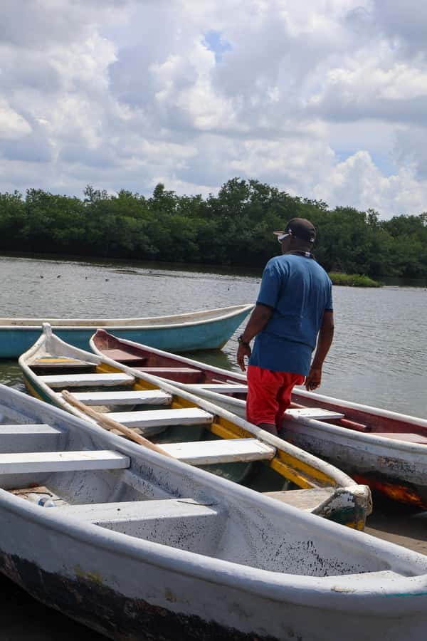 Typical lunch on beach, mangrove tour & fishing with natives - Beach time after lunch: how to use the last hour well
